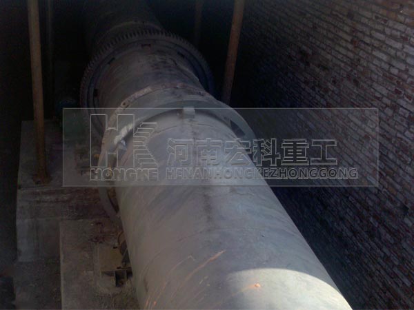 新疆哈密雙段陶?；剞D(zhuǎn)窯生產(chǎn)現(xiàn)場